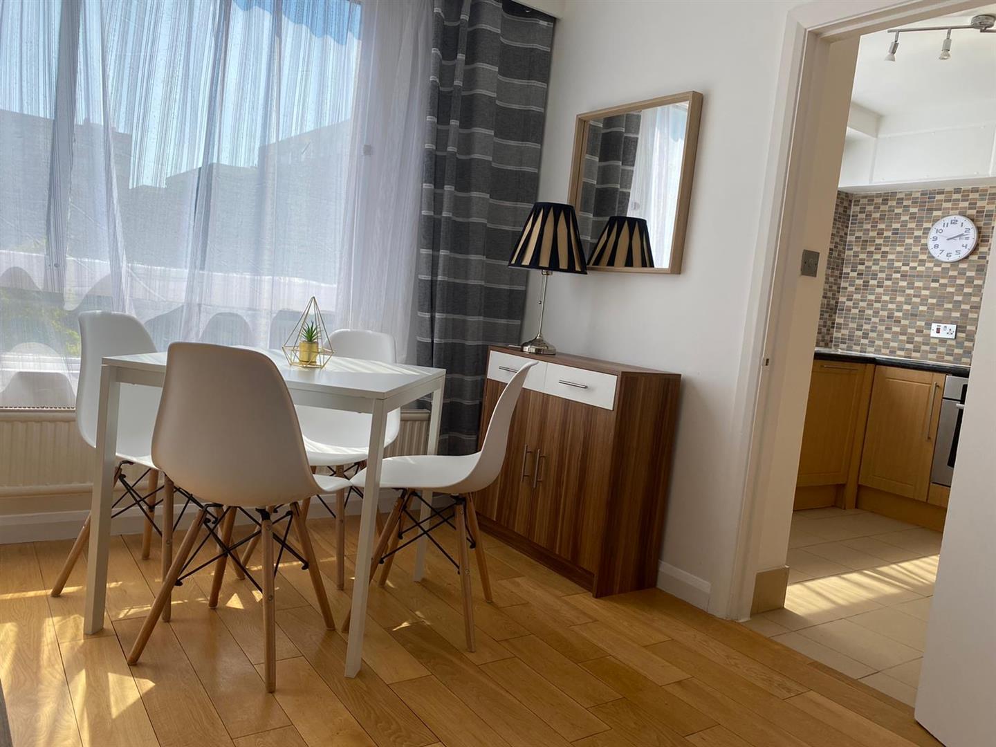 2 bed property in The Water Gardens, Hyde Park